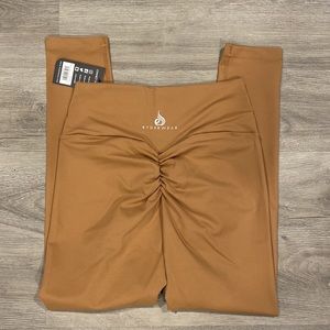 *NWT* Ryderwear scrunch bum leggings